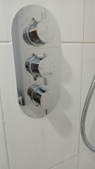 Shower help! Can't figure out how to make the water hot!