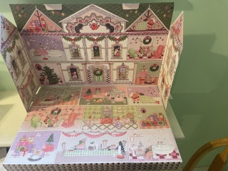 General “Waifs and Strays” Beauty Advent Calendar opening thread 2024