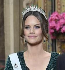 Royal Style: Welcome to the Court of the Dragon Queen!