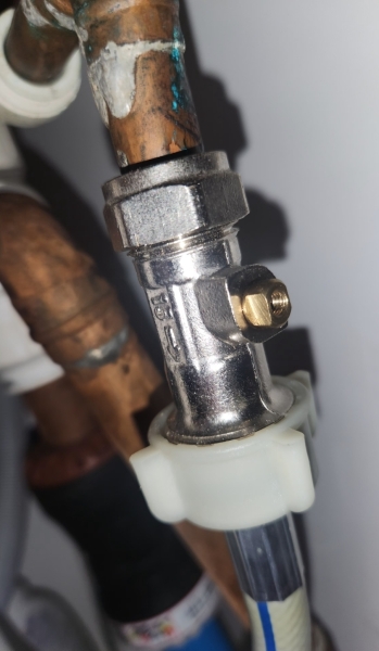 Help! How does this valve turn off the water