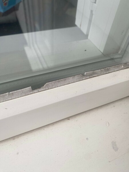 How do you maintain windows? Picture of rubbish looking seal enclosed