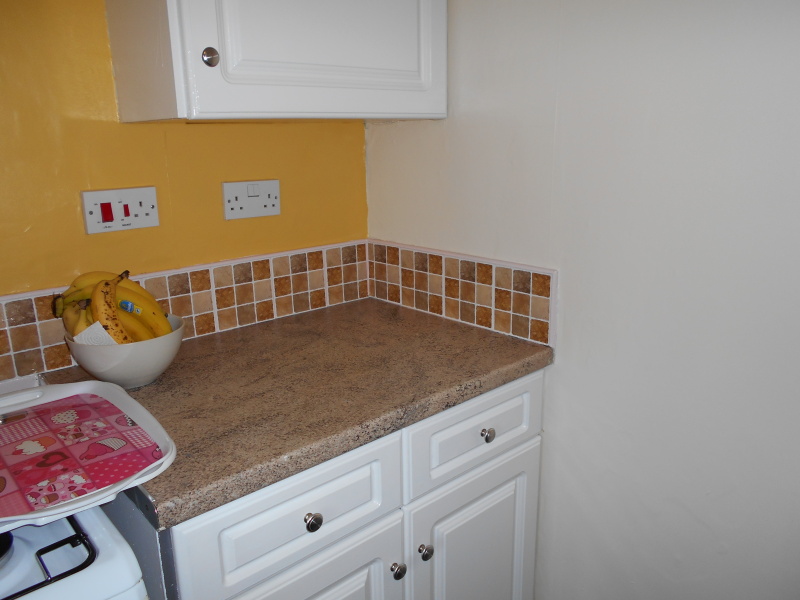 Knotty pine kitchen - help!