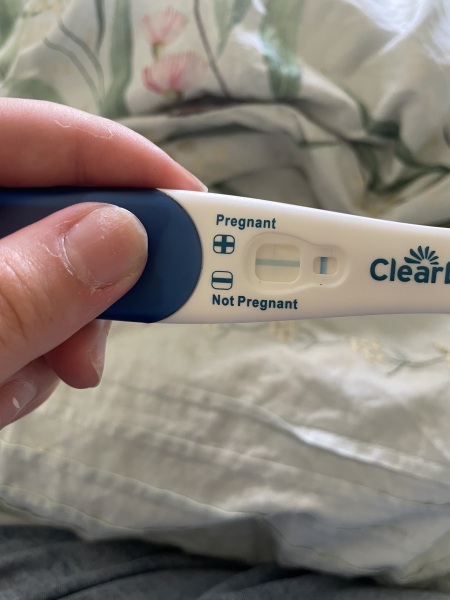 Need help ! Line eyes ? Or pregnant ?