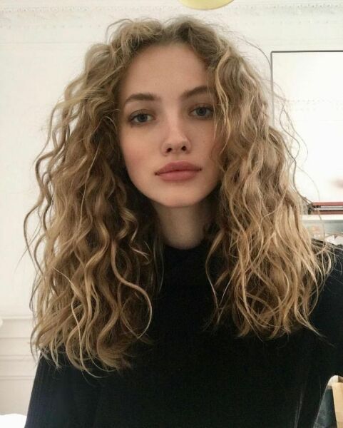 Is it possible to make curly hair into wavy hair?