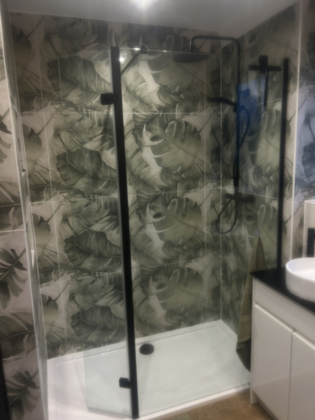 Bathroom help! What do we think about fluted glass and hinged flappers?