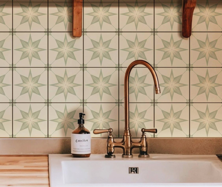 Knotty pine kitchen - help!