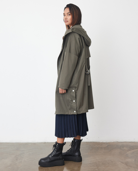 Functional but nice raincoat for a tall person!