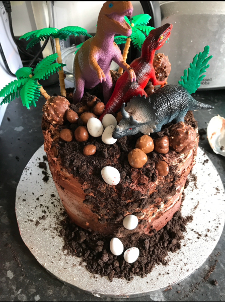 Dinosaur cake decorations - help finding items pls!