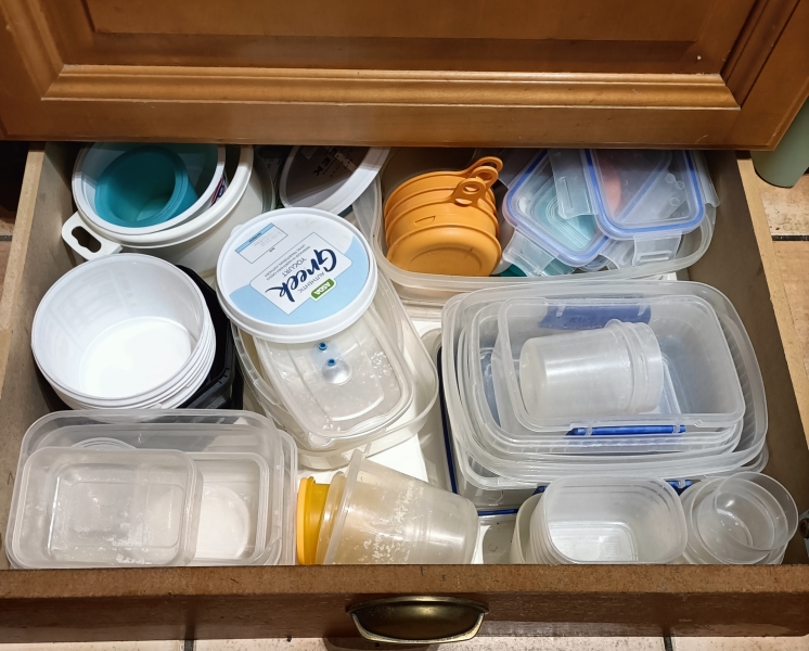 How do you store plastic food storage boxes??
