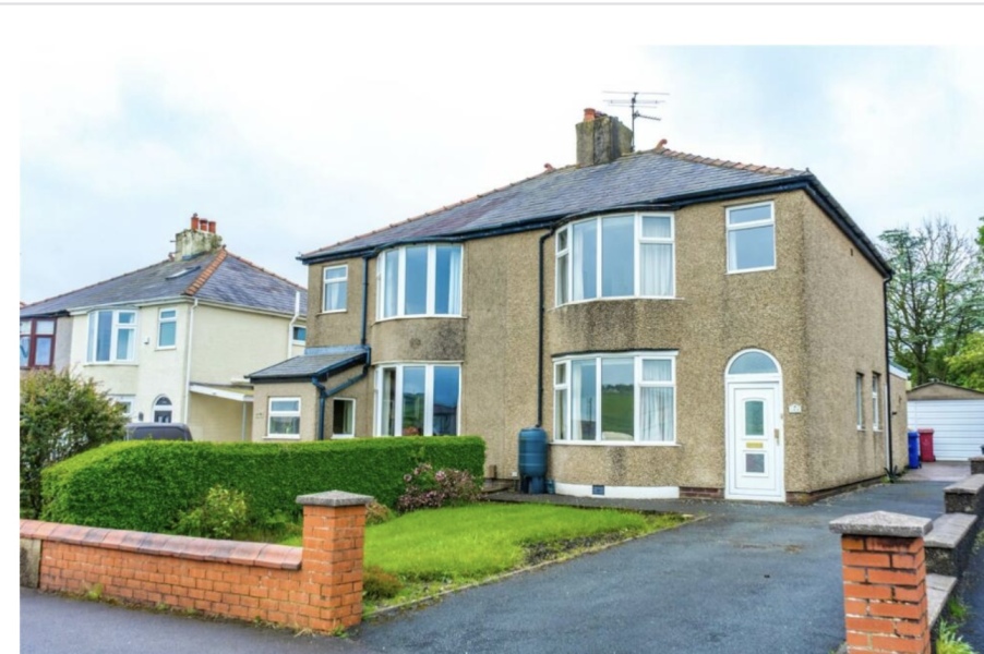 Anthracite grey or white window