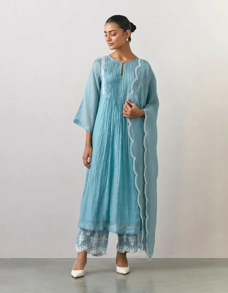 Wedding trouser suit for my daughter getting married in June please