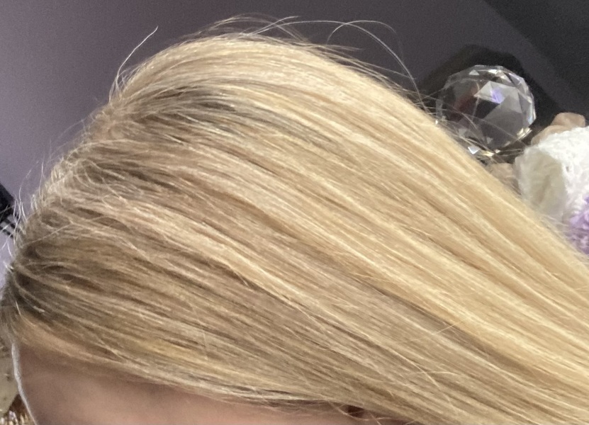 Mousy hair with highlights