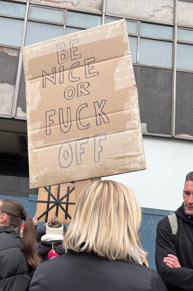 Thread 2 the one where a convicted criminal kicks off and throws all his toys  out of the pram