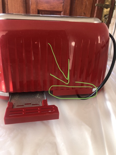 Does a toaster exist which doesn’t throw crumbs everywhere?