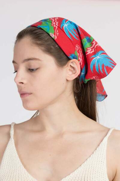 Inspired by another thread - if you are white British/Irish, did your Mum routinely wear a headscarf when you were small, and when did she stop?