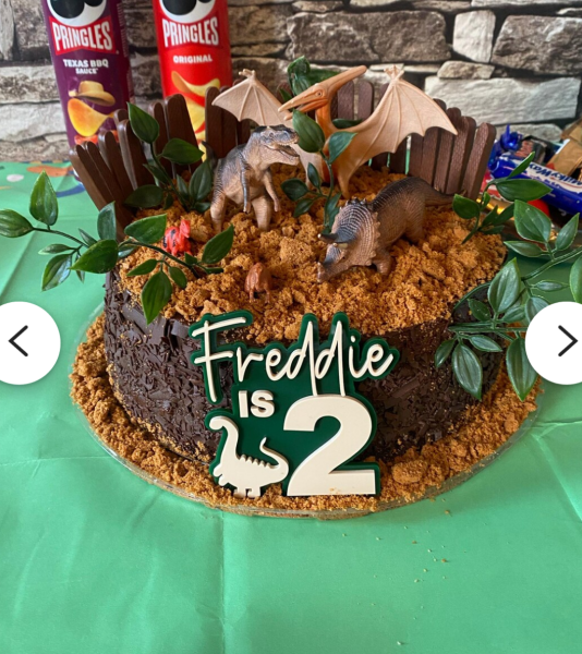 Dinosaur cake decorations - help finding items pls!