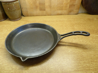 Thread 16 - TalkLair: "Well, I'm not exactly quaking in my stylish-yet-affordable boots, but there's definitely something unnatural going on here."