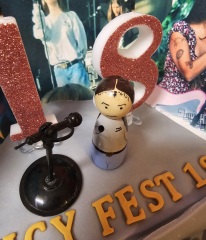 Birthday cake HELP needed...quick!! (Please!)