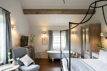 Which fancy hotel would you have a micro wedding at in the UK?