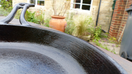 Thread 16 - TalkLair: "Well, I'm not exactly quaking in my stylish-yet-affordable boots, but there's definitely something unnatural going on here."