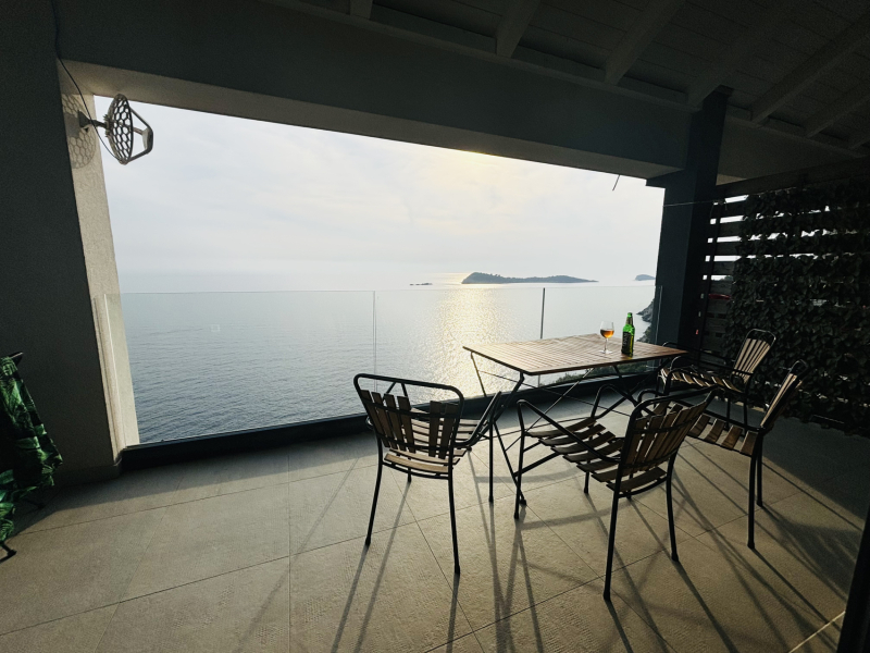 On the beach, in or walking distance to old town, walking distance to restaurants & maybe some bars