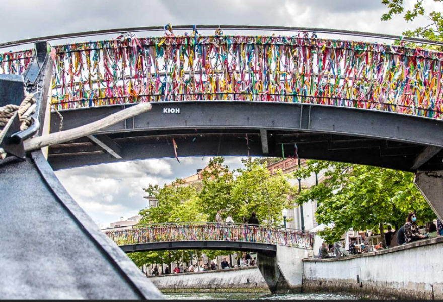 Love locks - basically just vandalism?