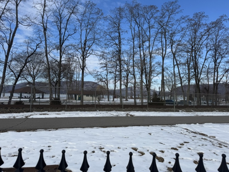 Come and tell us your dull and unexciting news 33: Calmly through the day