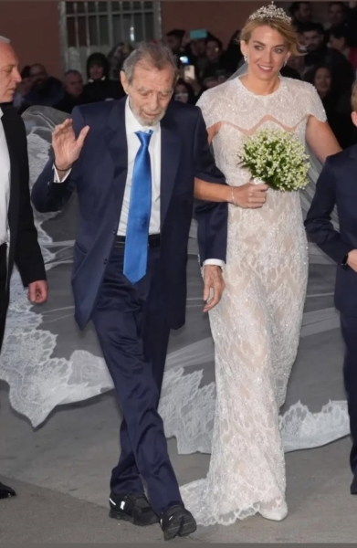 Royal Style: Take the Tiaras out of The Vault! Sparkles aren't just for Christmas!