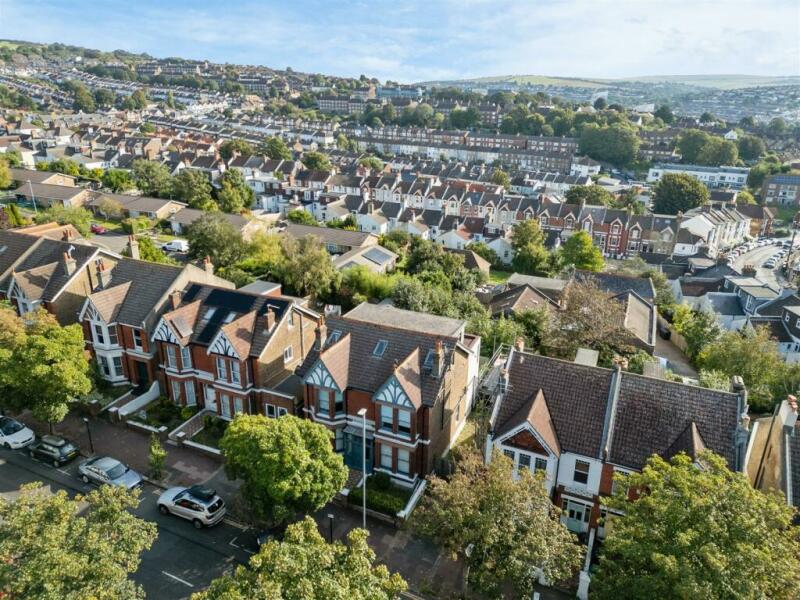 Please tell me why this flat isnt selling?