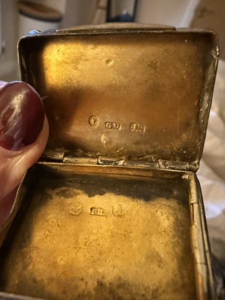 Photo attached - Any jewellery hallmark experts able to assist me with this one please?