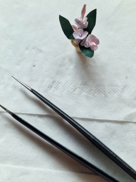 Roll up, Ladies and Gentlecreatures, the Bluestocking has been redecorated