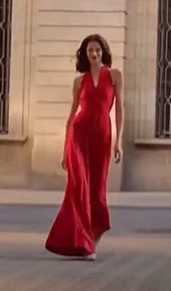 Shockingly underweight model in TV ad