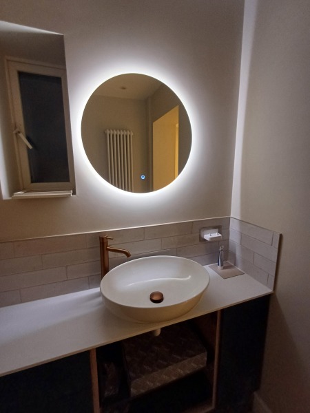 Bathroom lighting; different circuits?
