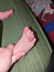 3 yo toes