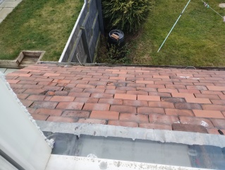 Does this roof look dodgy?