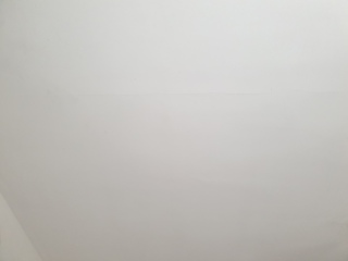 Vertical crack between windows - picture