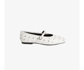 What shoes with Jeans and a nice top?