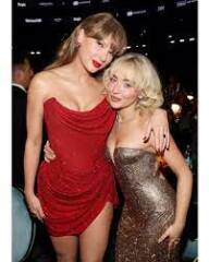 Bianca Censori needs help