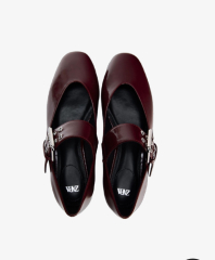 What shoes with Jeans and a nice top?