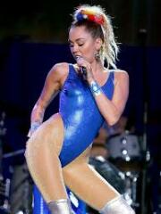 Women singers singing in their knickers.