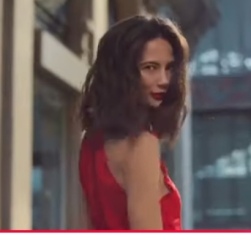 Shockingly underweight model in TV ad