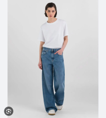 Embracing wide leg jeans - do these suit me?