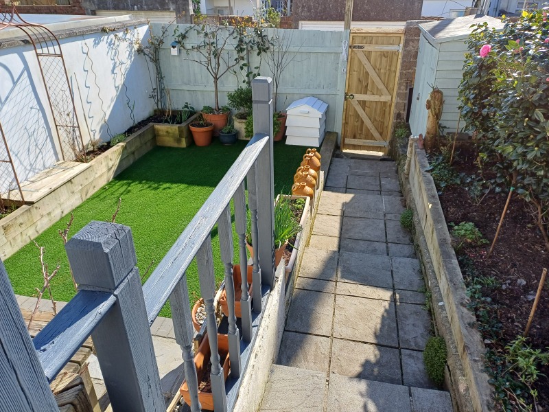 What can I do to make my garden look pretty (pic attached)