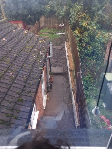 Garden retaining walls & fencing boundary issue