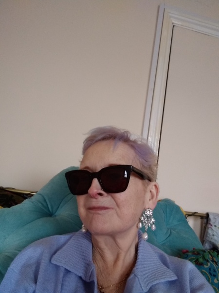 Thread 17 - TalkLair: "Okay, first of all, what's with the outfit? Live in the now, okay? You look like DeBarge."