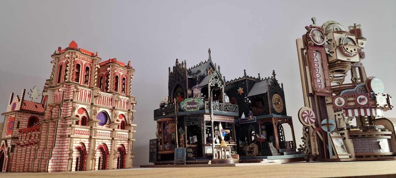 Roll up, Ladies and Gentlecreatures, the Bluestocking has been redecorated