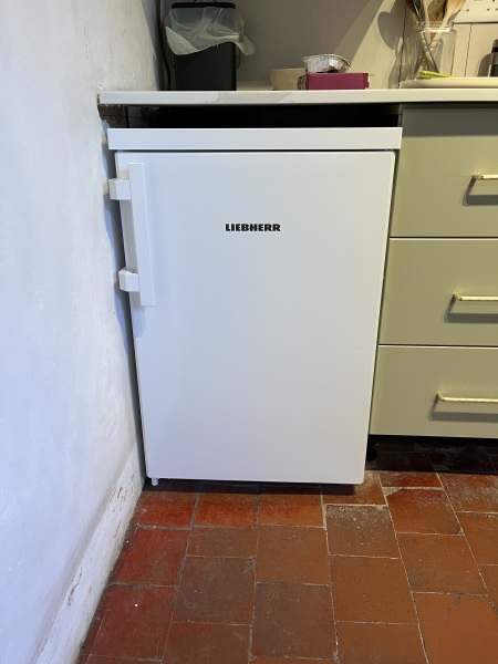 Which way to hang fridge door