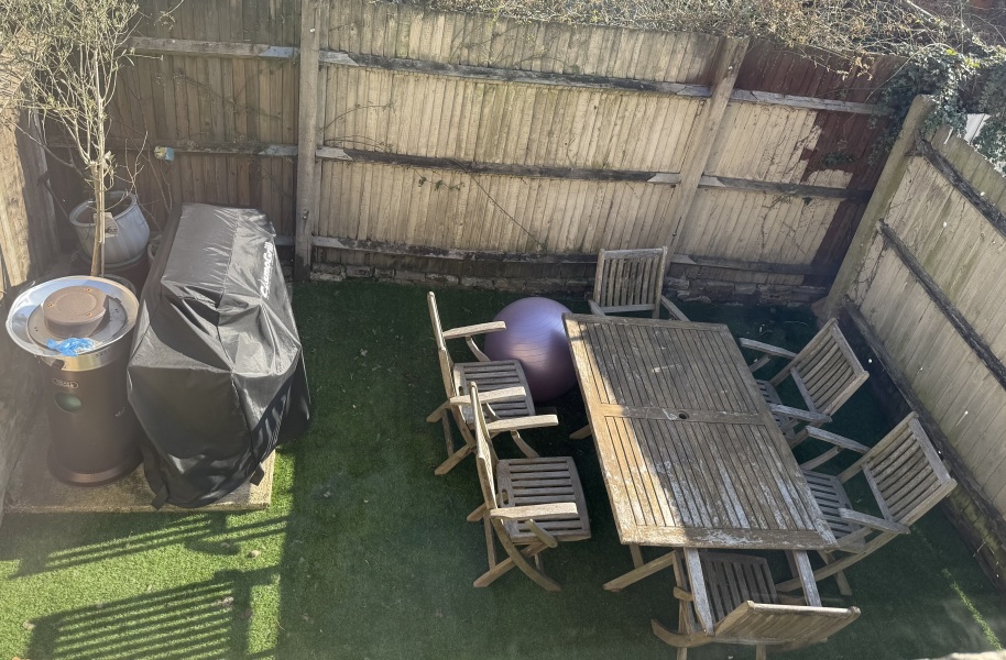 What can I do to make my garden look pretty (pic attached)
