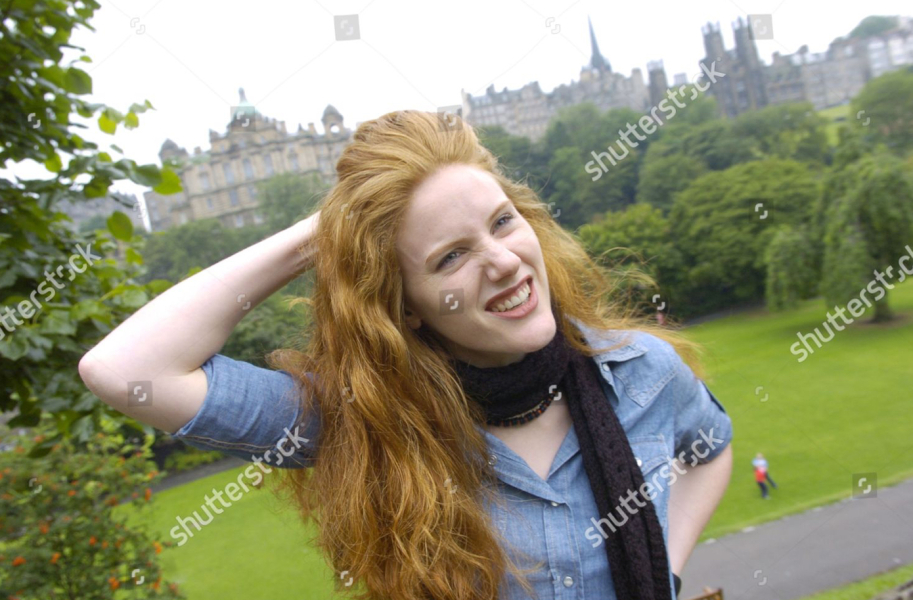 How to style curly hair like this