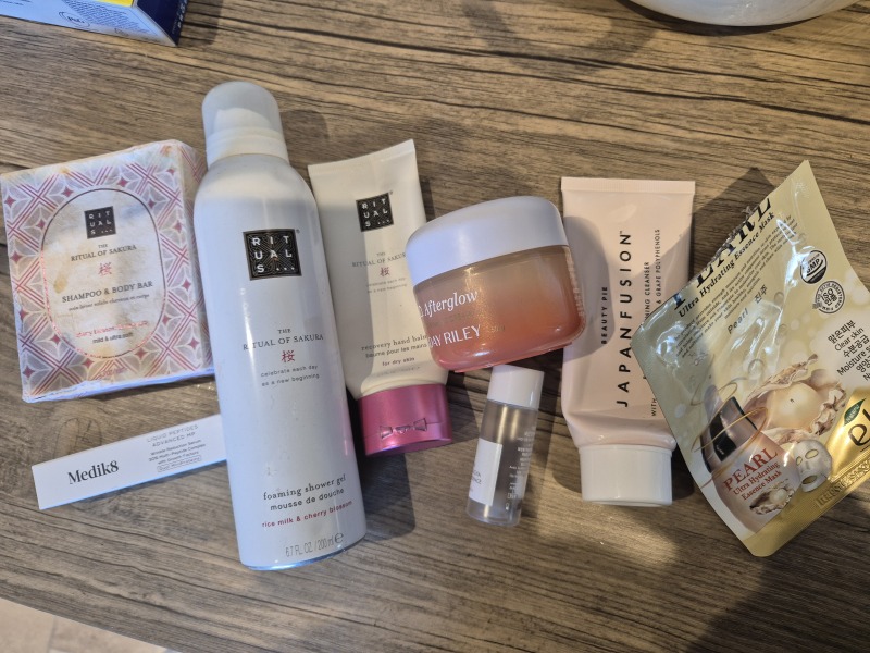 Tempted by beauty treats? Addicted to buying beauty products? Is your collection bursting with favourites? Join fellow beauty lovers in this supportive group!